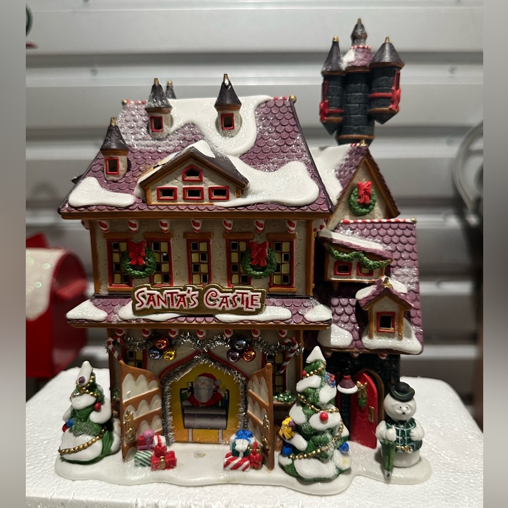 Department 56 - Santa's Castle